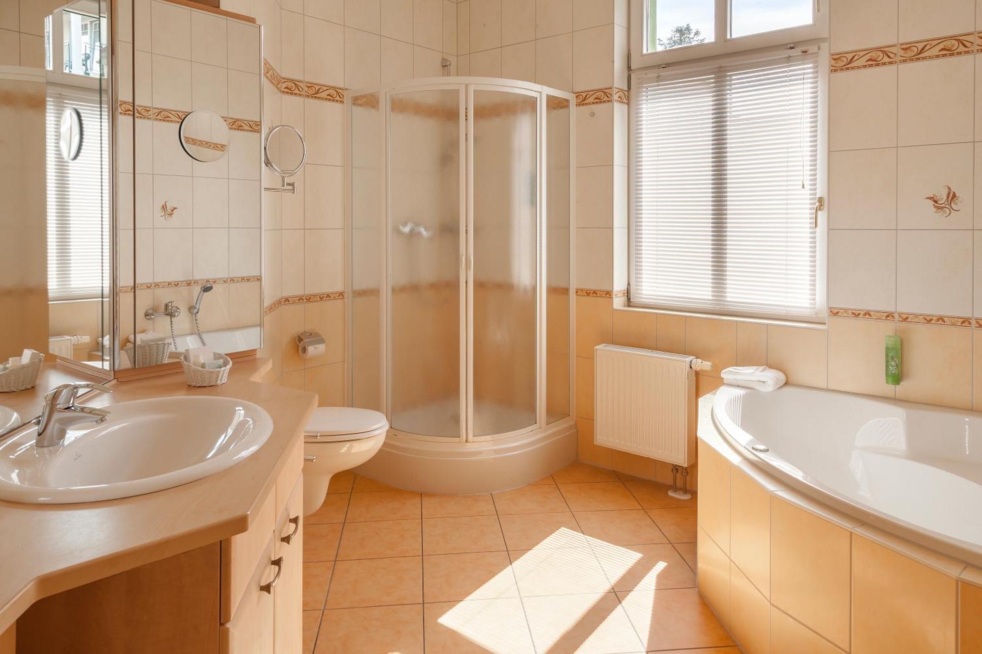 Ostseehotel Villen im Park - ein Rovell Hotel Heringsdorf  Buitenkant foto
